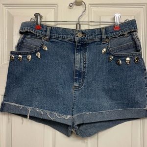 Jean shorts with cutout pocket details